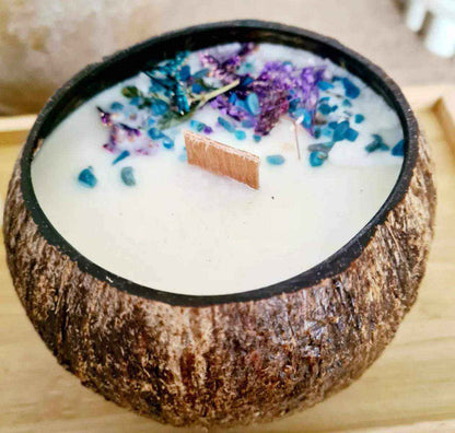 Handmade reclaimed coconut shell candle with wood wick and dried flowers, 400ml sustainable soy wax decor