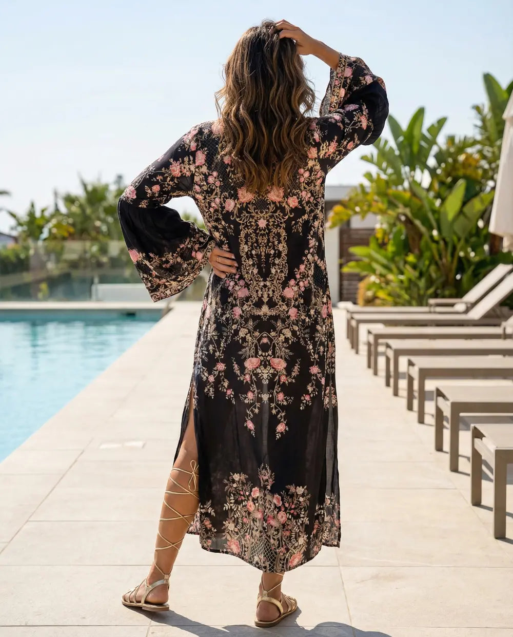 Maxi dress with flared sleeve Delicate florals Black